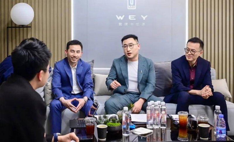 客厅墙面装修，怎么选资料？怎么装饰？一篇搞定！